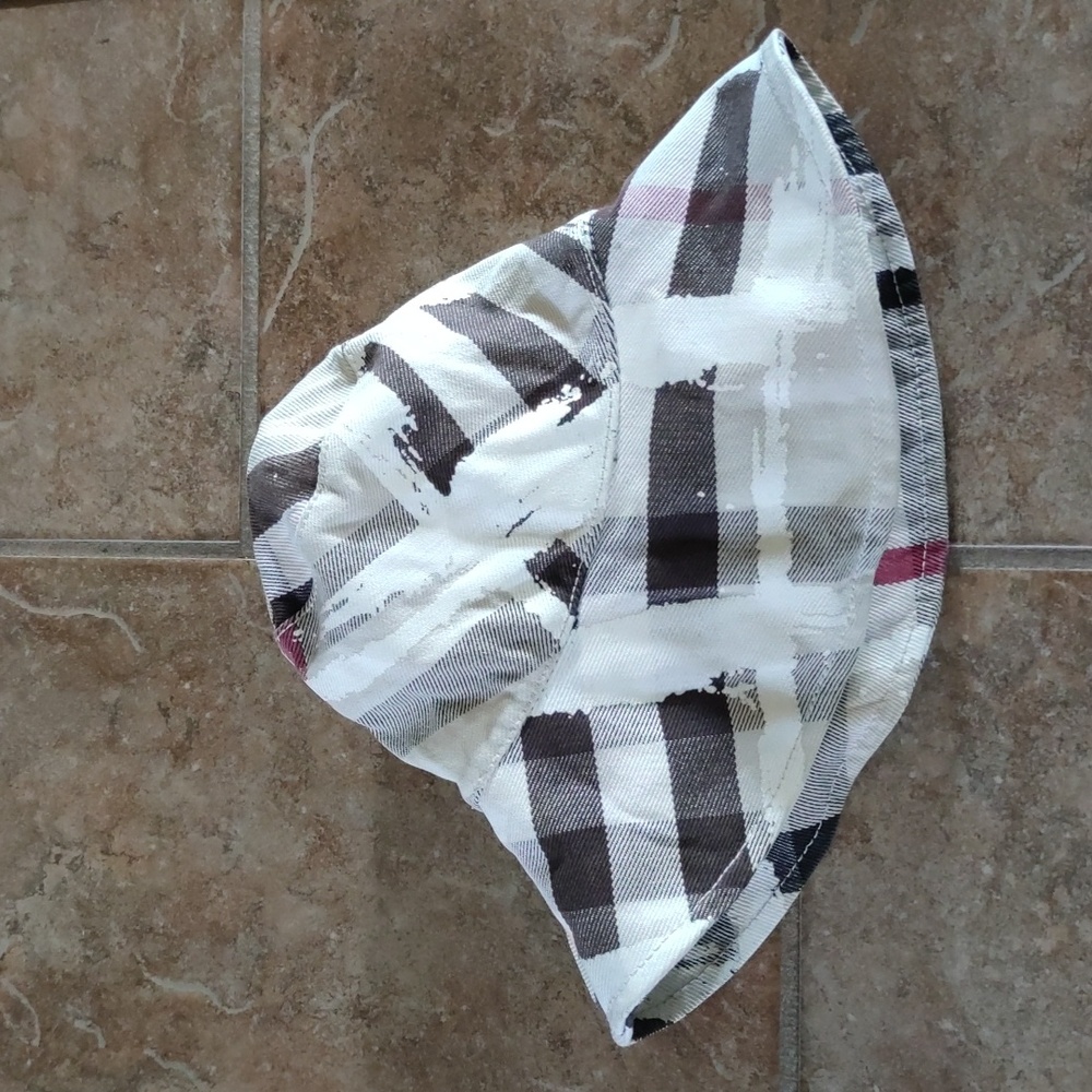 Burberry hat size S
